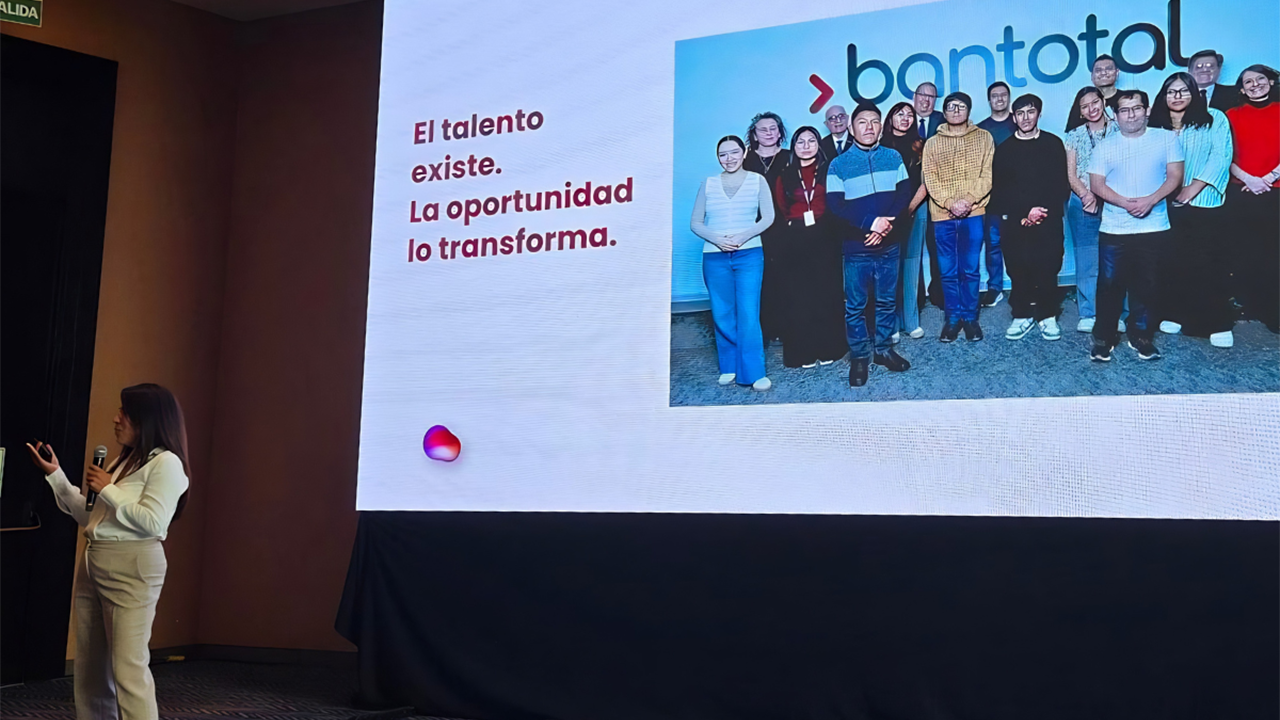 Foto grupal de los asistentes