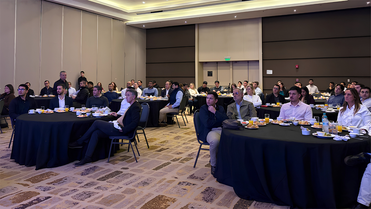 Asistentes durante el evento.